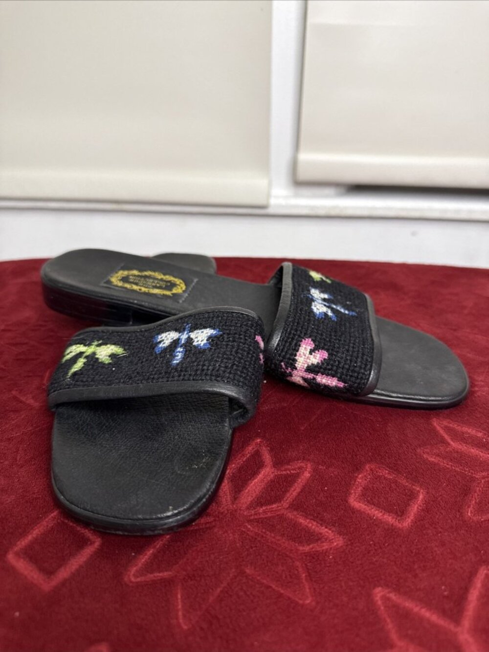 WOMEN'S THE LARKSPUR COLLECTION BLACK DRAGON FLY SLIP-ON SANDALS SIZE 8
